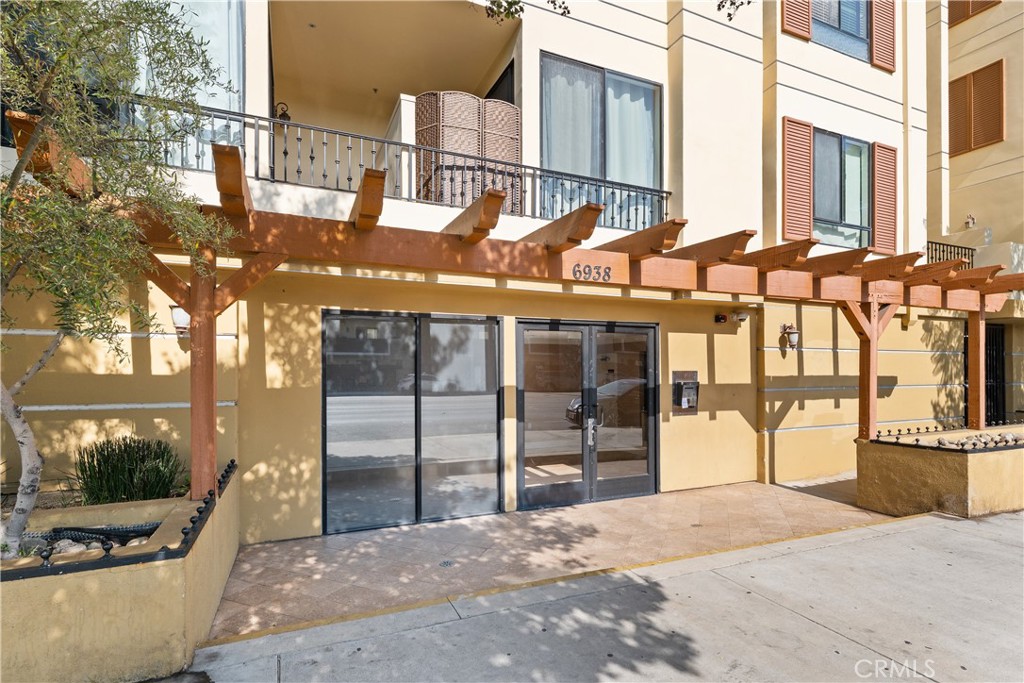 6938 Laurel Canyon 108 Property Photo 2