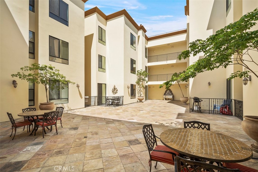 6938 Laurel Canyon 108 Property Photo 4