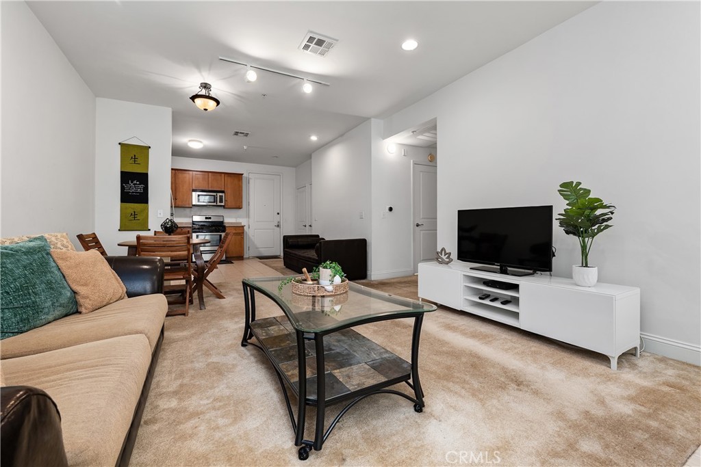 6938 Laurel Canyon 108 Property Photo 11