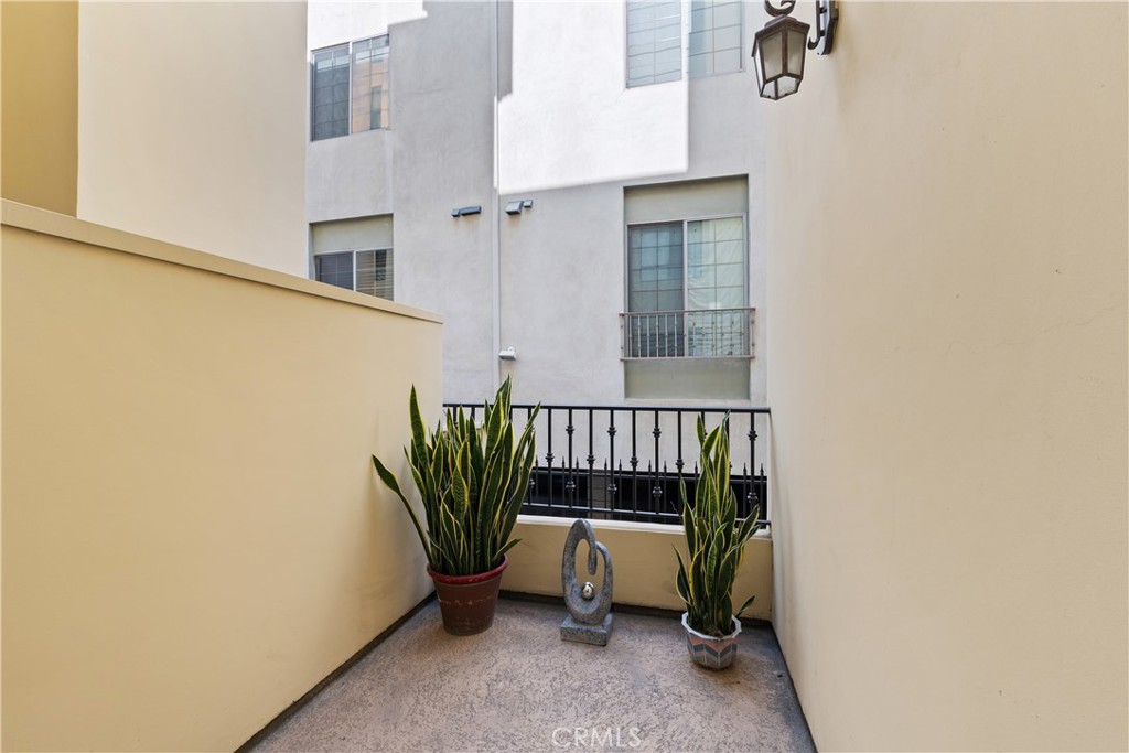 6938 Laurel Canyon 108 Property Photo 20
