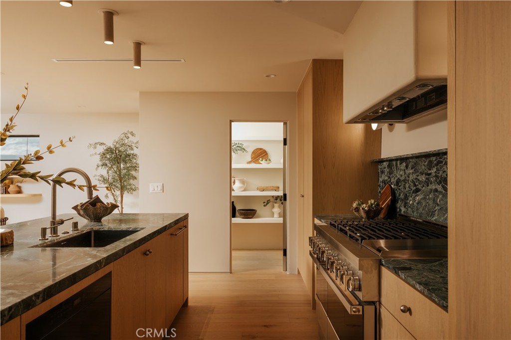 5267 Ventura Canyon Avenue Property Photo 6