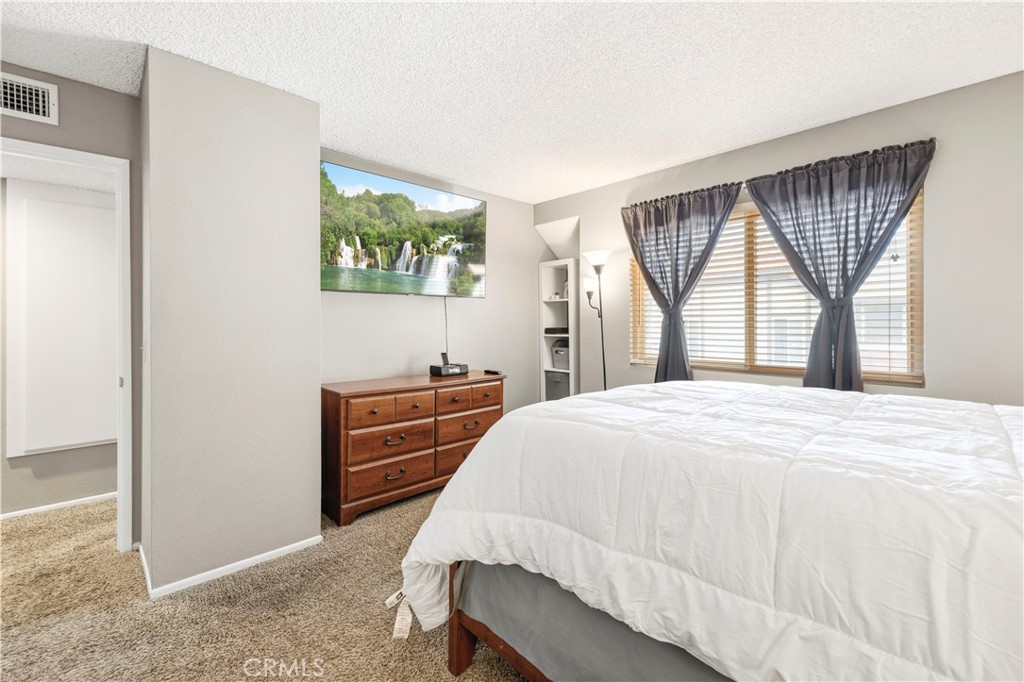 17955 River Circle 4 Property Photo 23