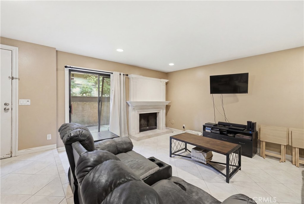 8231 Mason Avenue C Property Photo 5