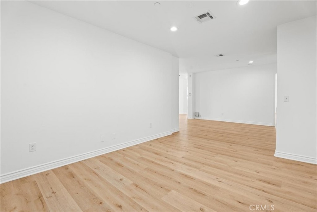 5305 Bellingham 304 Property Photo 4