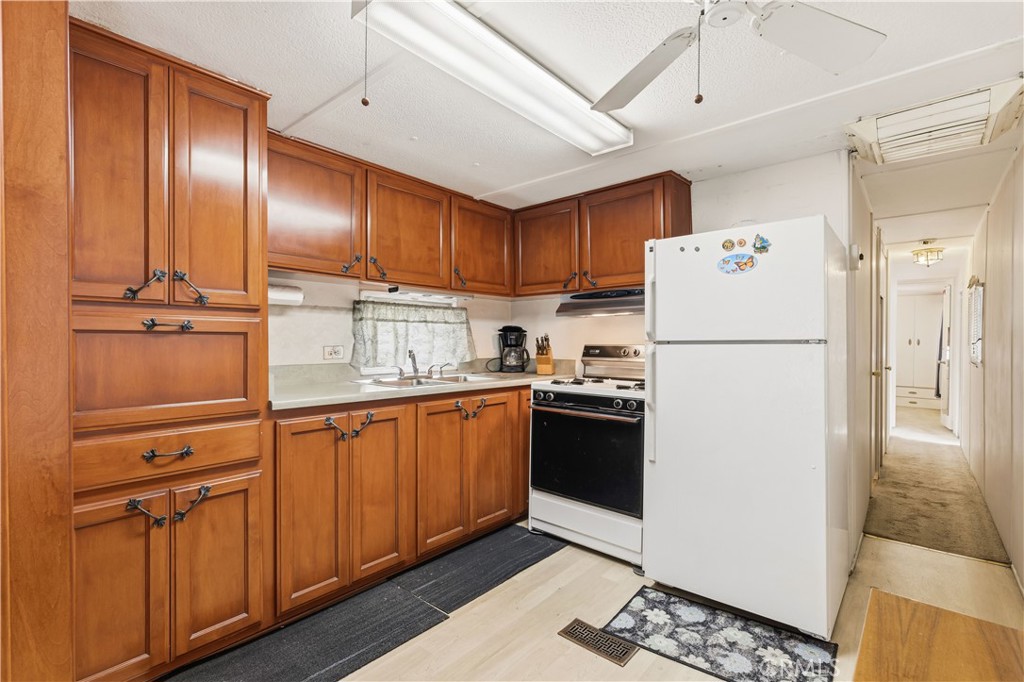 10711 Sherman Grove Avenue 9 Property Photo 5