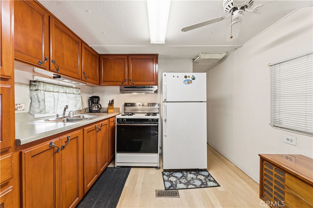 10711 Sherman Grove Avenue 9 Property Photo 6