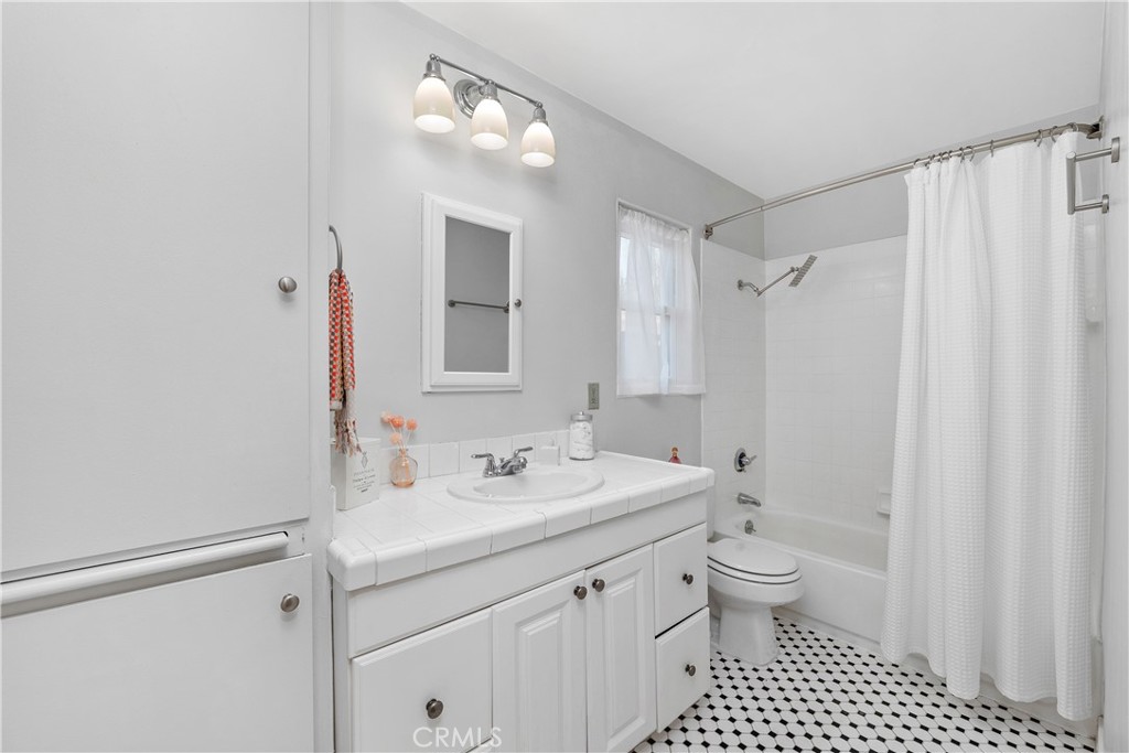 4252 Fair Avenue 22 Property Photo 14