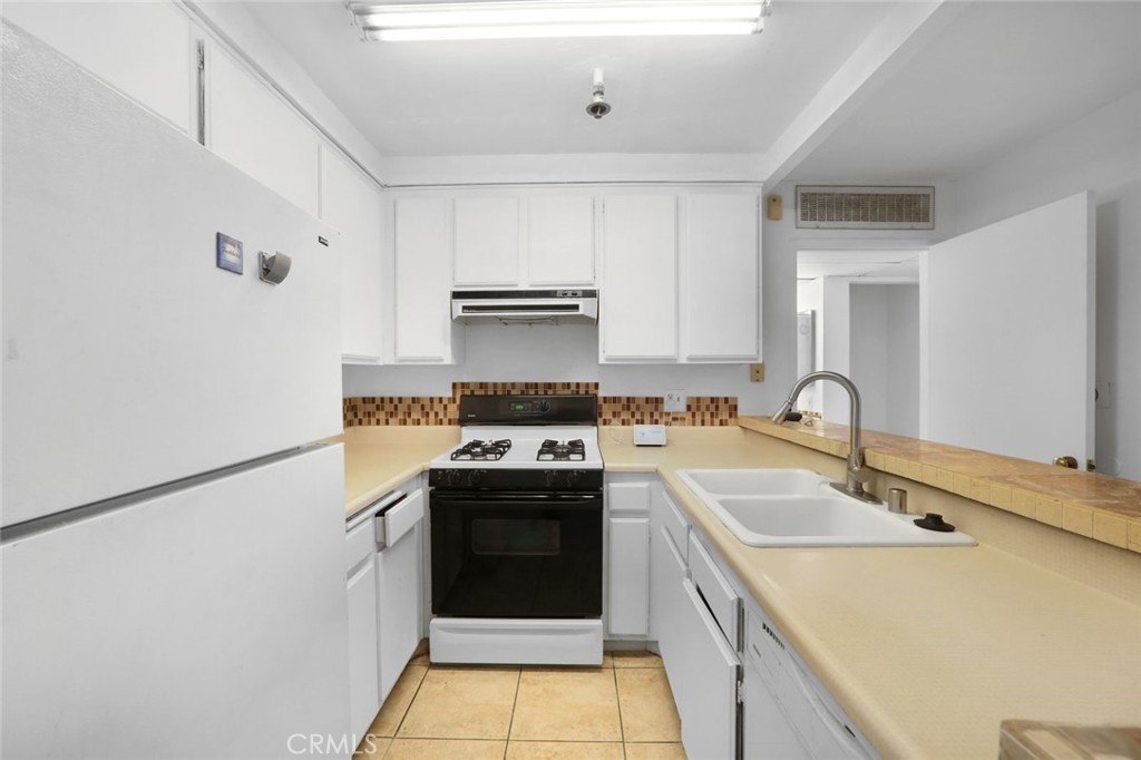 5143 Bakman 417 Property Photo 4