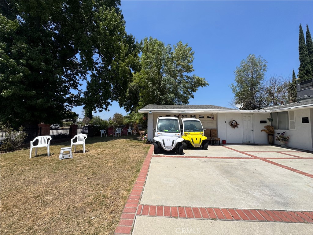 8740 Winnetka Property Photo 2