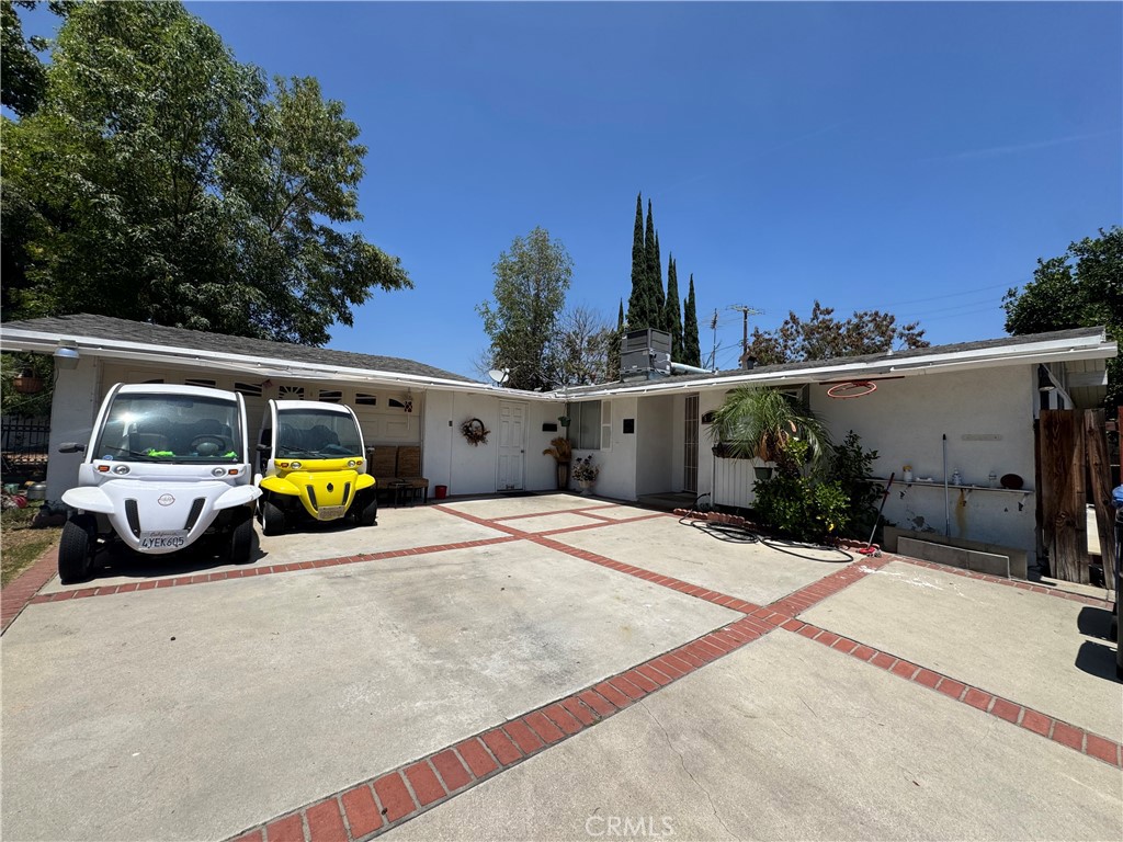 8740 Winnetka Property Photo 4
