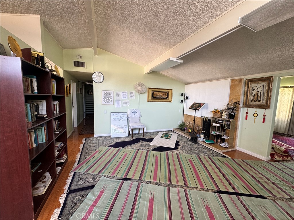 8740 Winnetka Property Photo 10