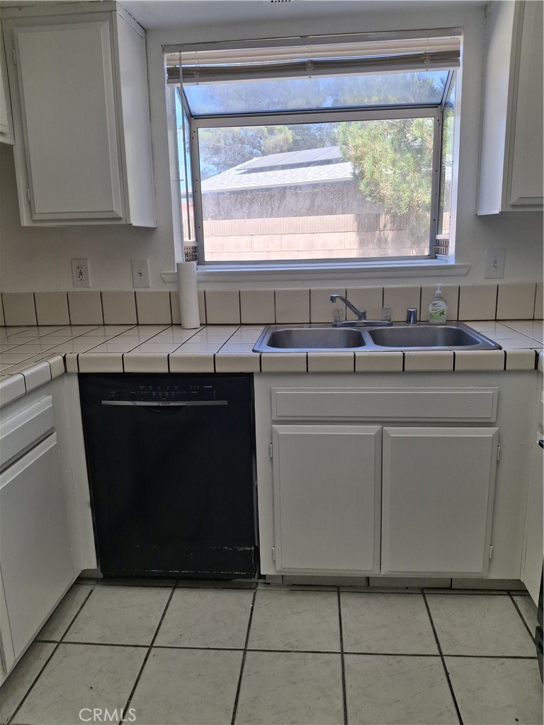 1012 Chagal Property Photo 8