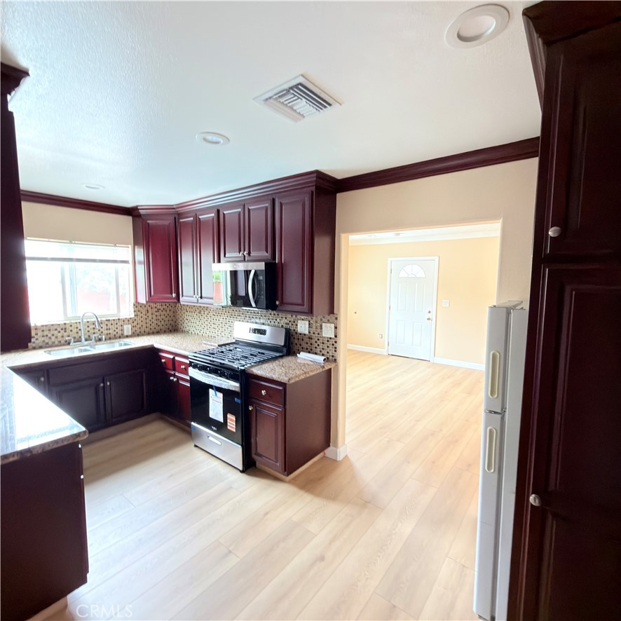 8018 Radford Avenue Property Photo 4