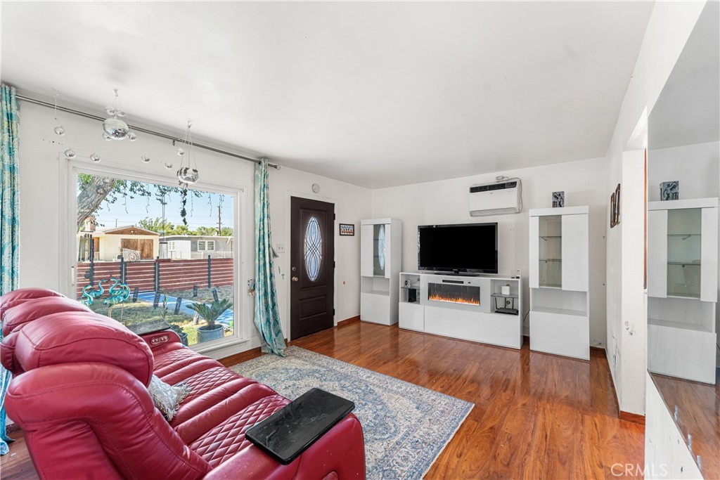 1544 Franklin Avenue Property Photo 3