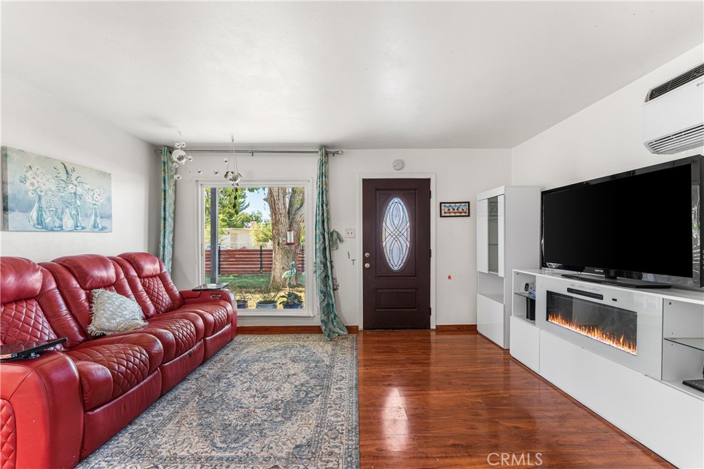 1544 Franklin Avenue Property Photo 4
