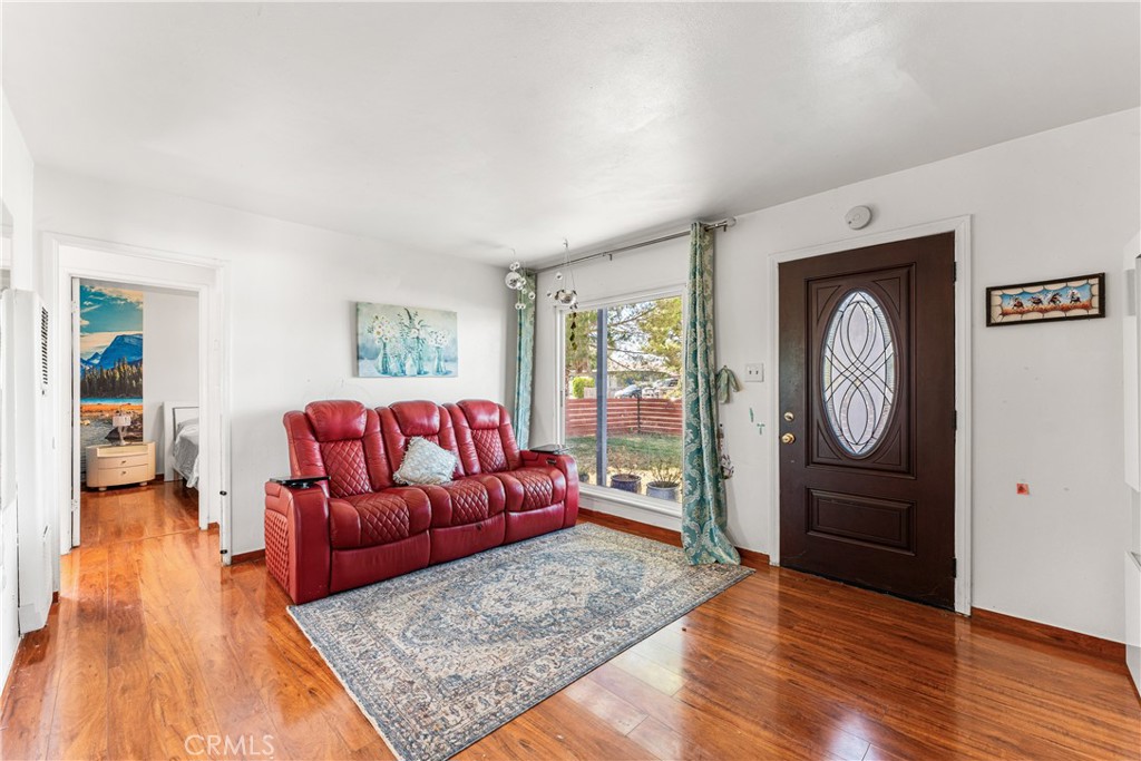 1544 Franklin Avenue Property Photo 6