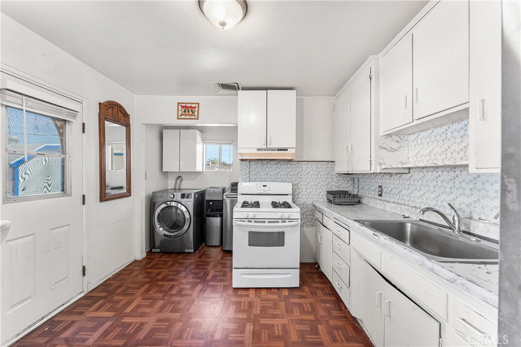 1544 Franklin Avenue Property Photo 8