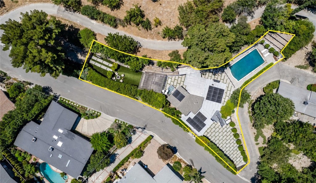 3675 Ventura Canyon Property Photo 3