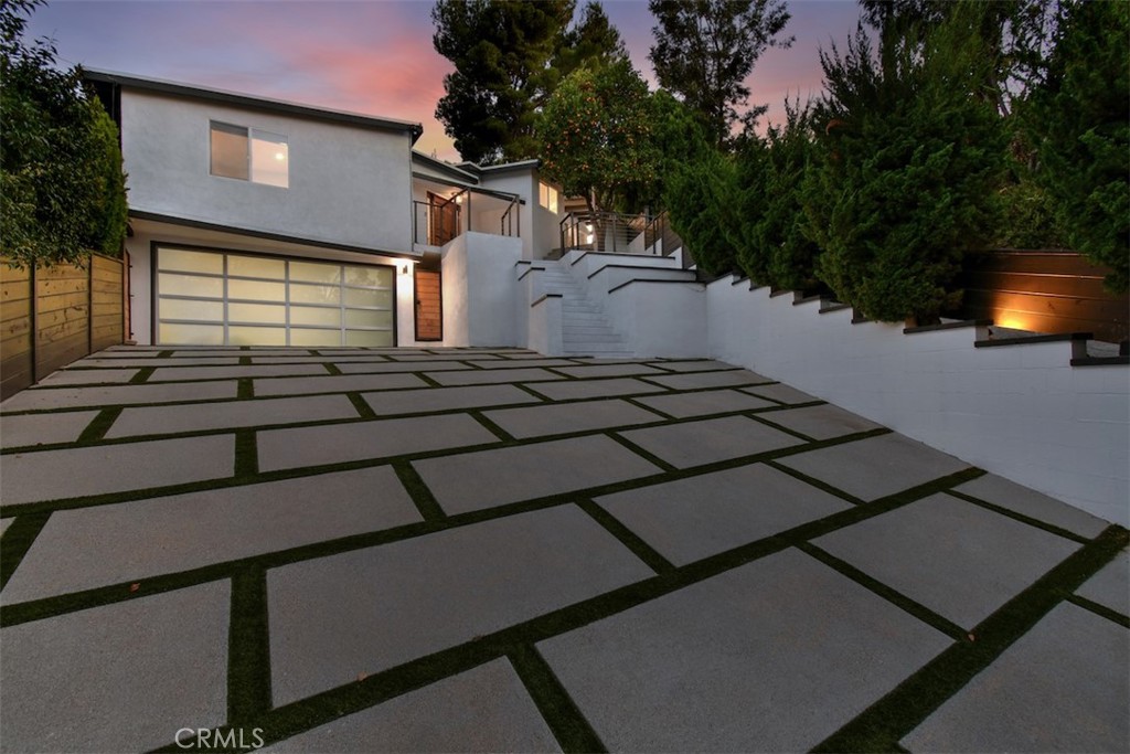3675 Ventura Canyon Property Photo 3