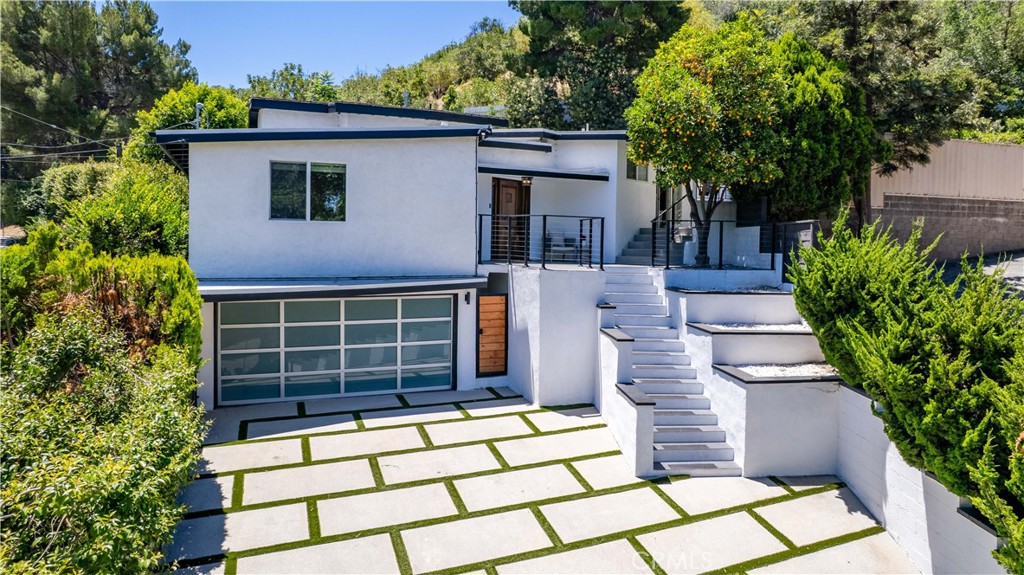 3675 Ventura Canyon Property Photo 4