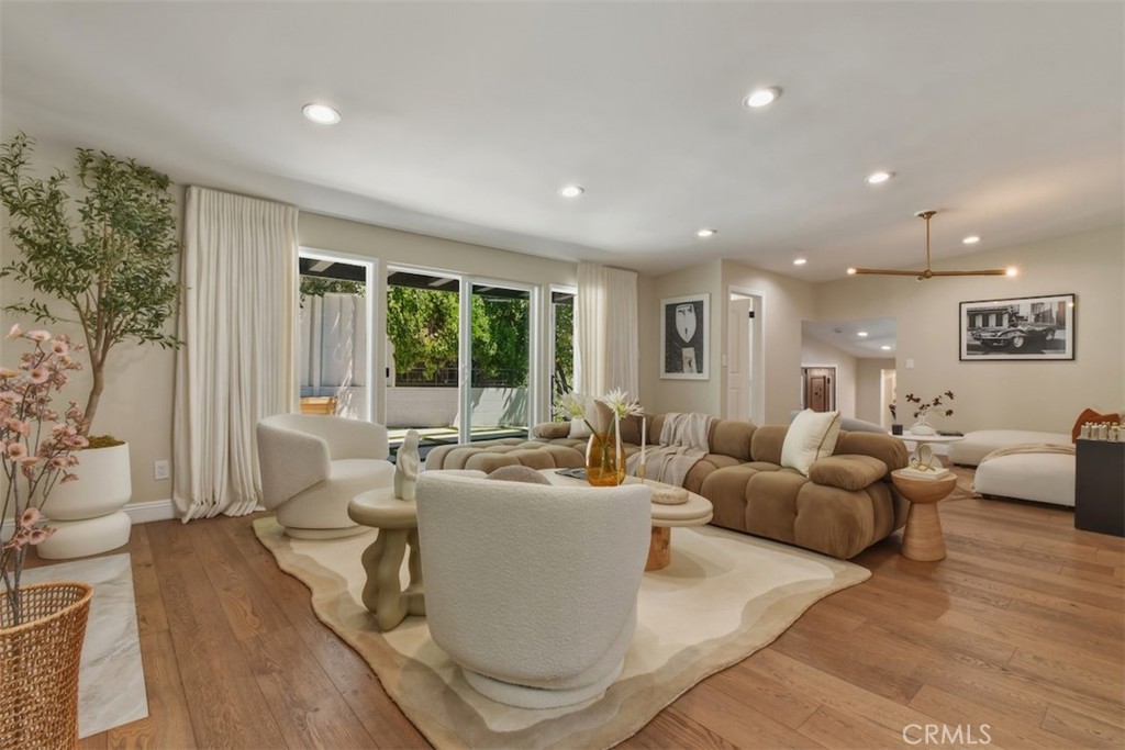 3675 Ventura Canyon Property Photo 17