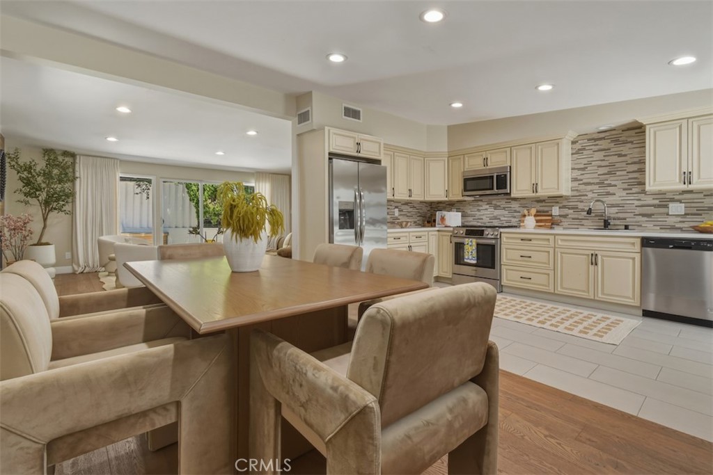3675 Ventura Canyon Property Photo 22