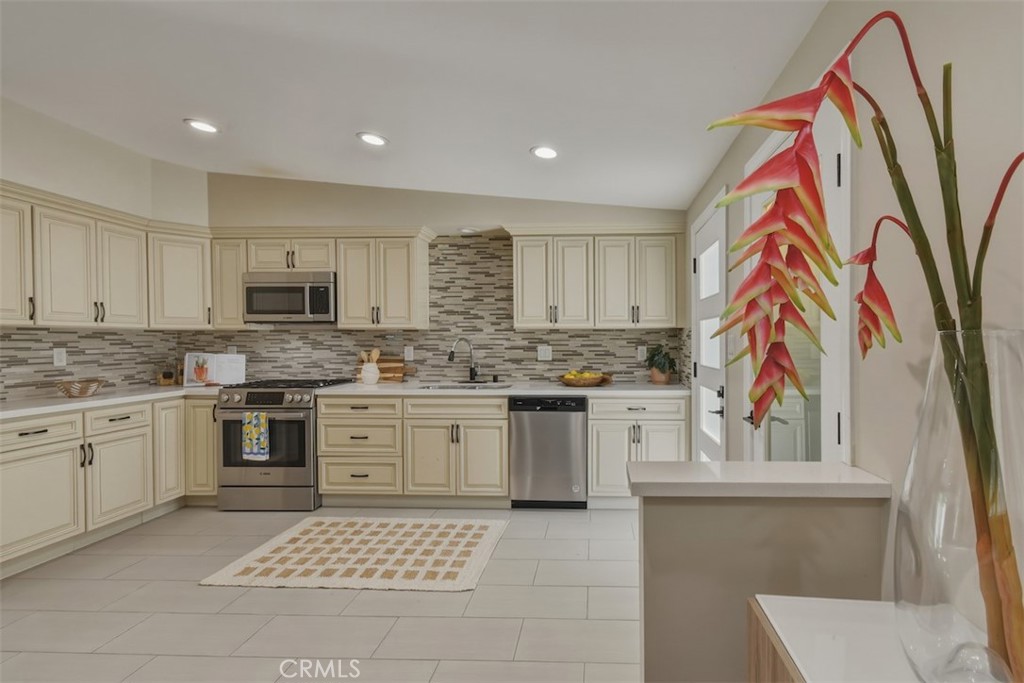 3675 Ventura Canyon Property Photo 23