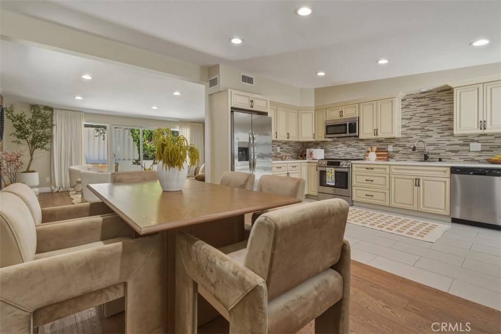 3675 Ventura Canyon Property Photo 23