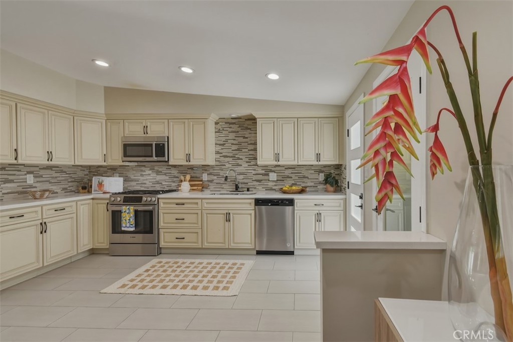 3675 Ventura Canyon Property Photo 24