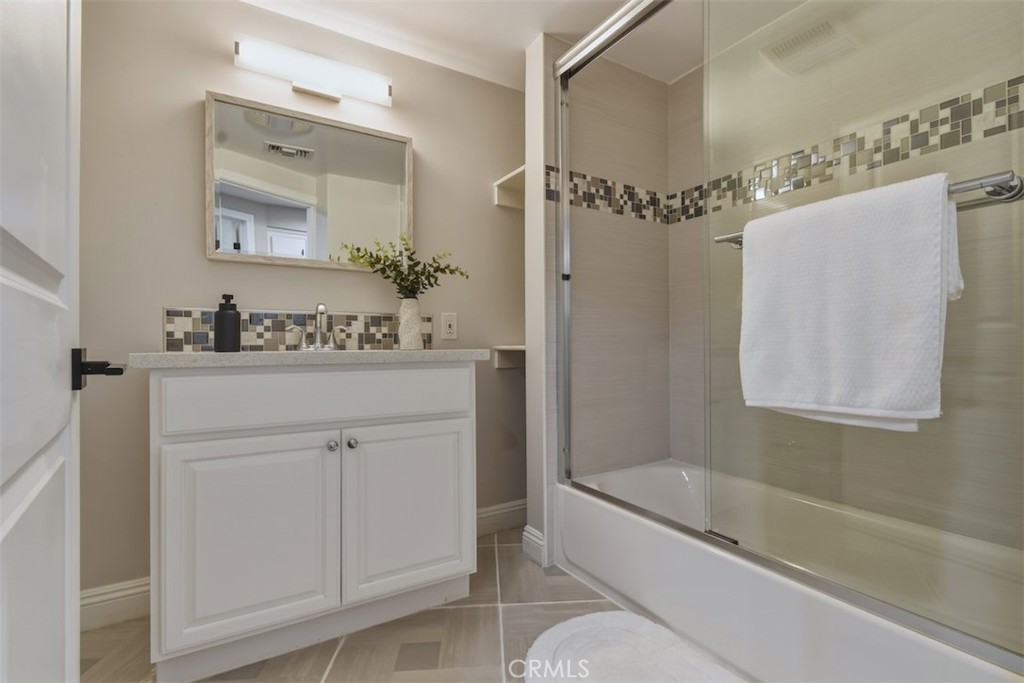 3675 Ventura Canyon Property Photo 34