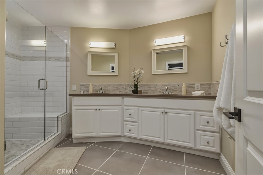 3675 Ventura Canyon Property Photo 39