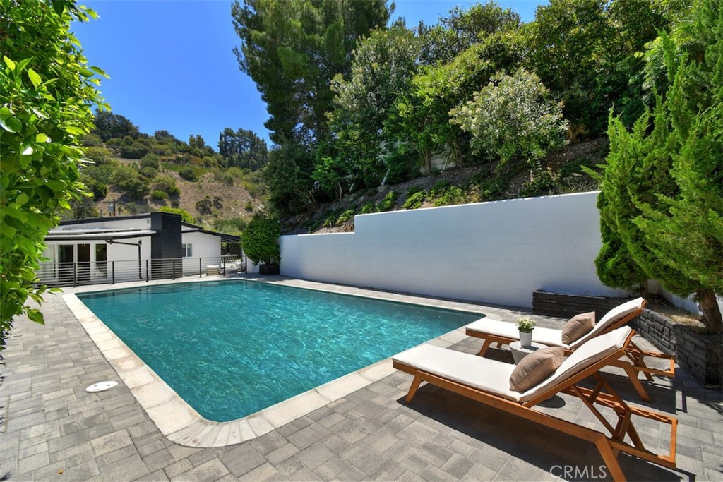 3675 Ventura Canyon Property Photo 46