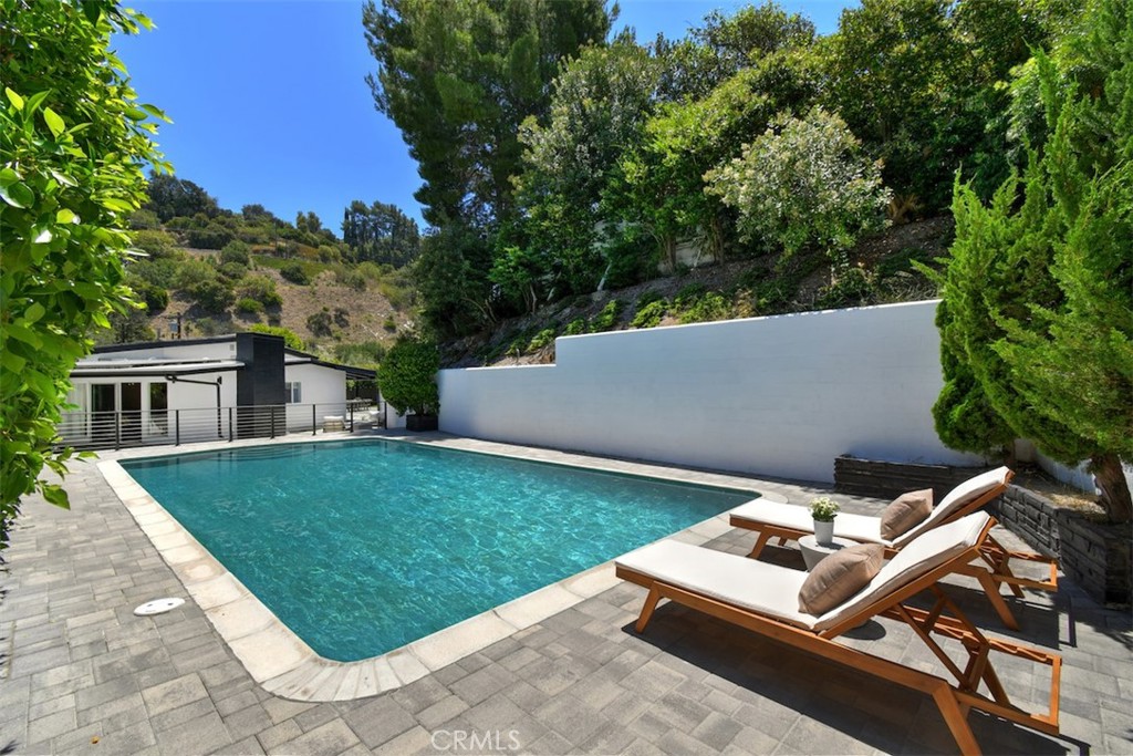 3675 Ventura Canyon Property Photo 47