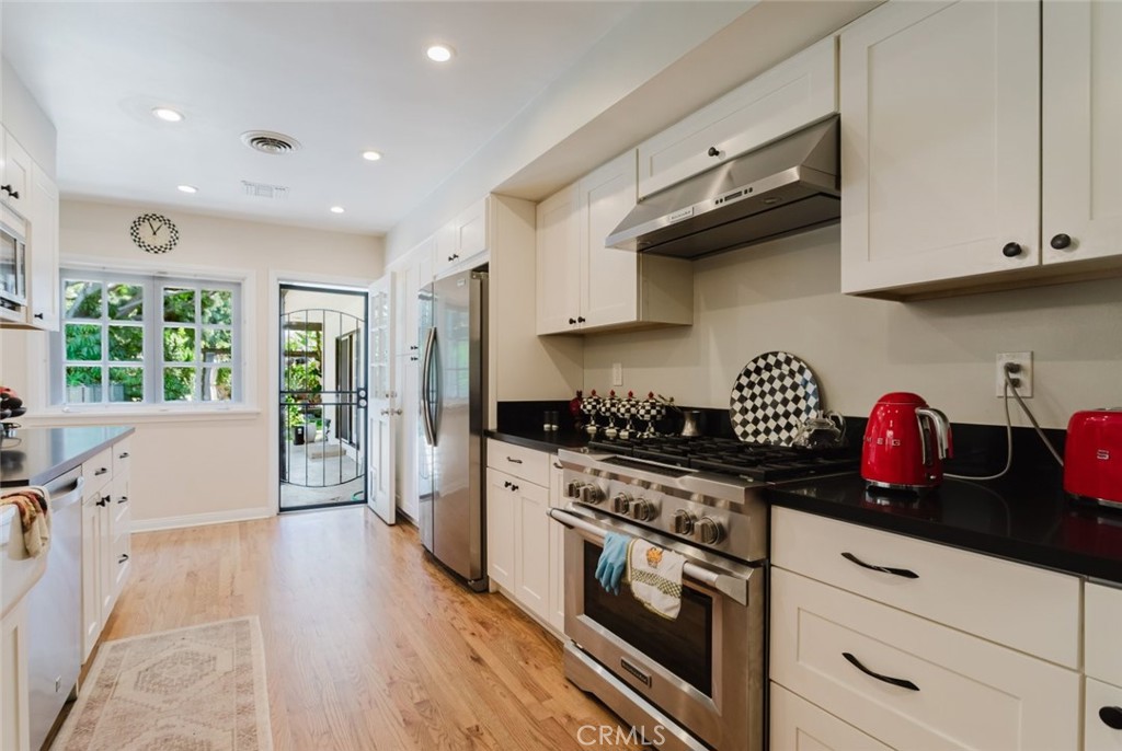6638 Blucher Avenue Property Photo 14