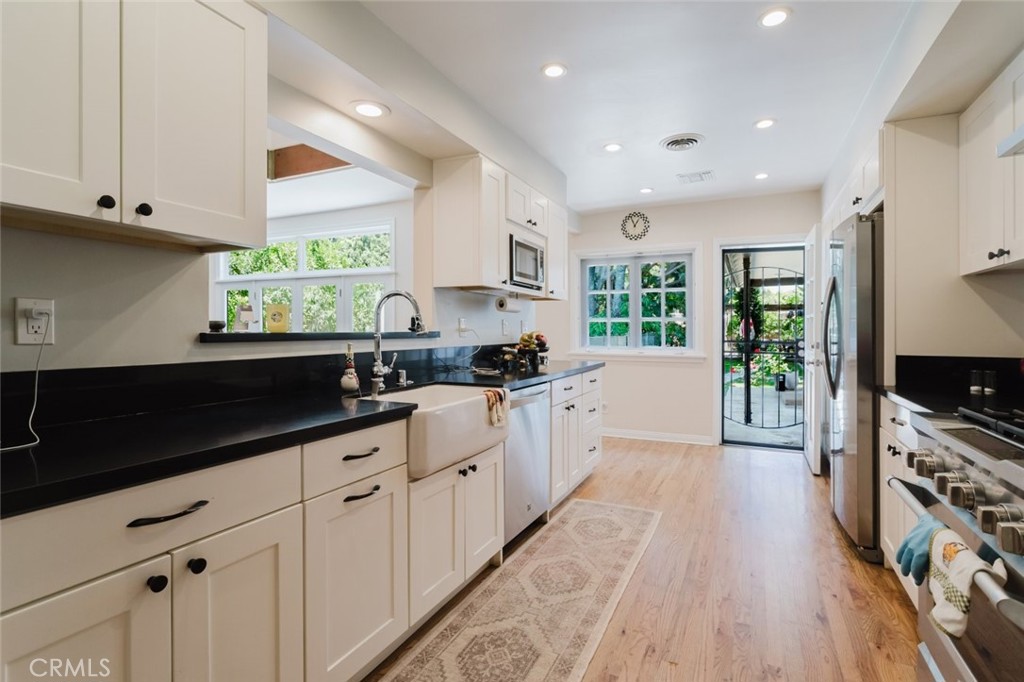 6638 Blucher Avenue Property Photo 16