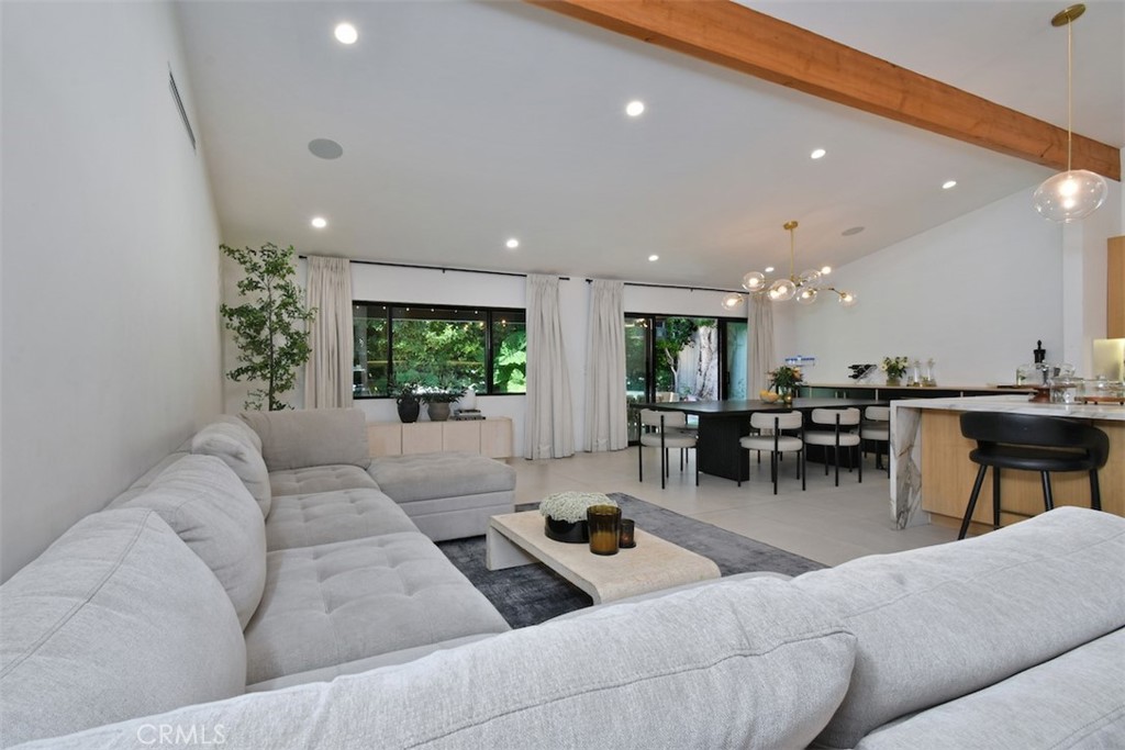 5531 Hermitage Property Photo 6