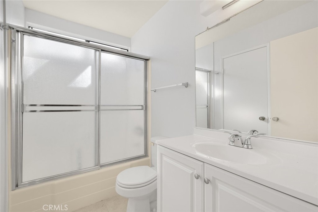 22127 Burbank 7 Property Photo 9