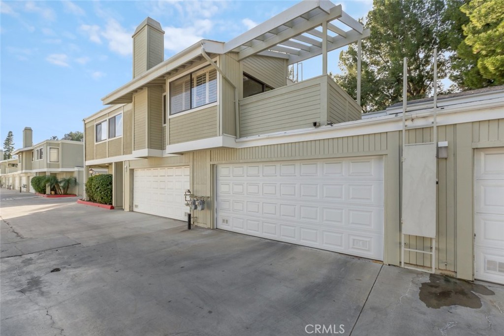 22127 Burbank 7 Property Photo 10