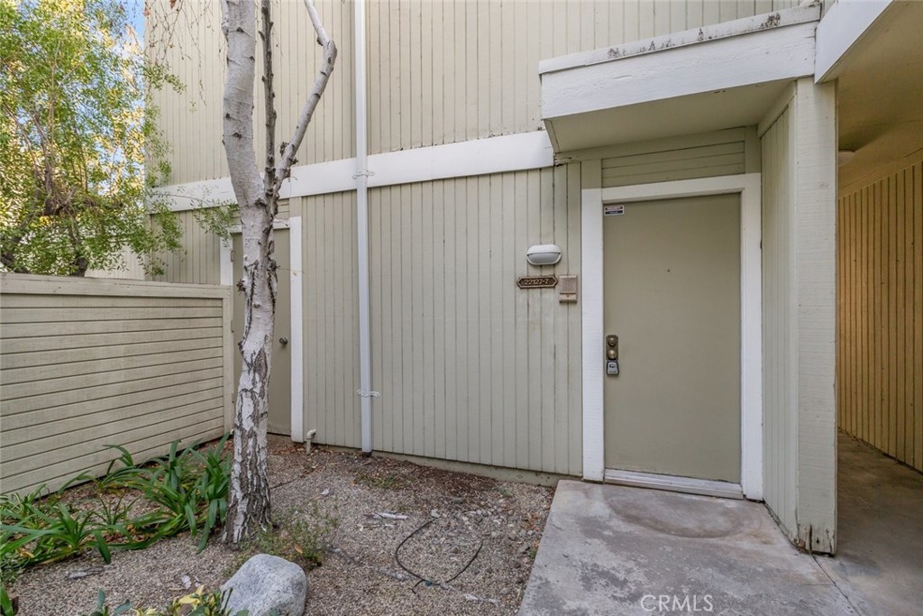 22127 Burbank 7 Property Photo 11