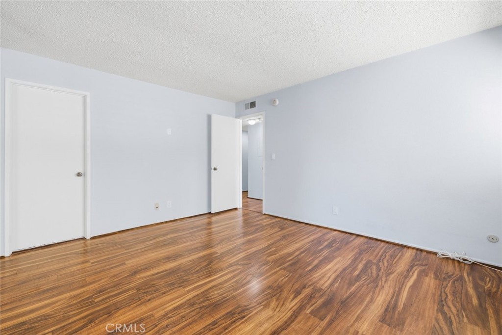 22127 Burbank 7 Property Photo 14