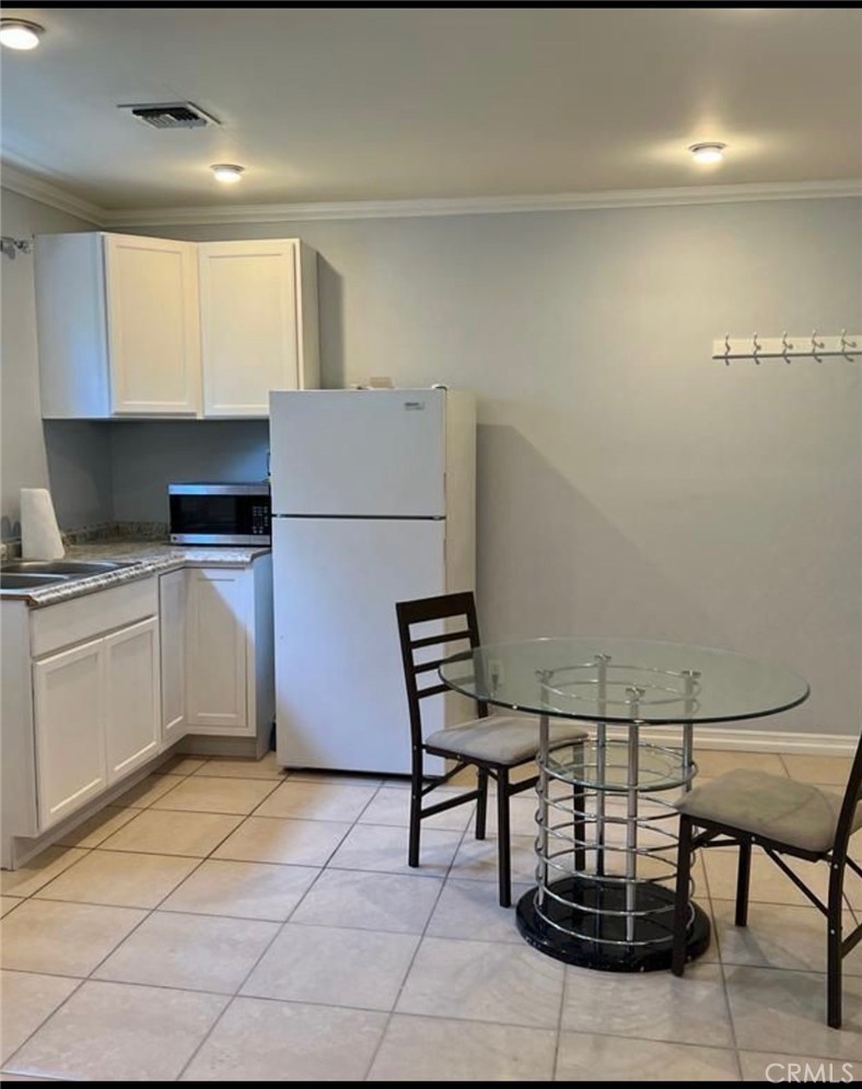 5149 Hesperia Property Photo 3