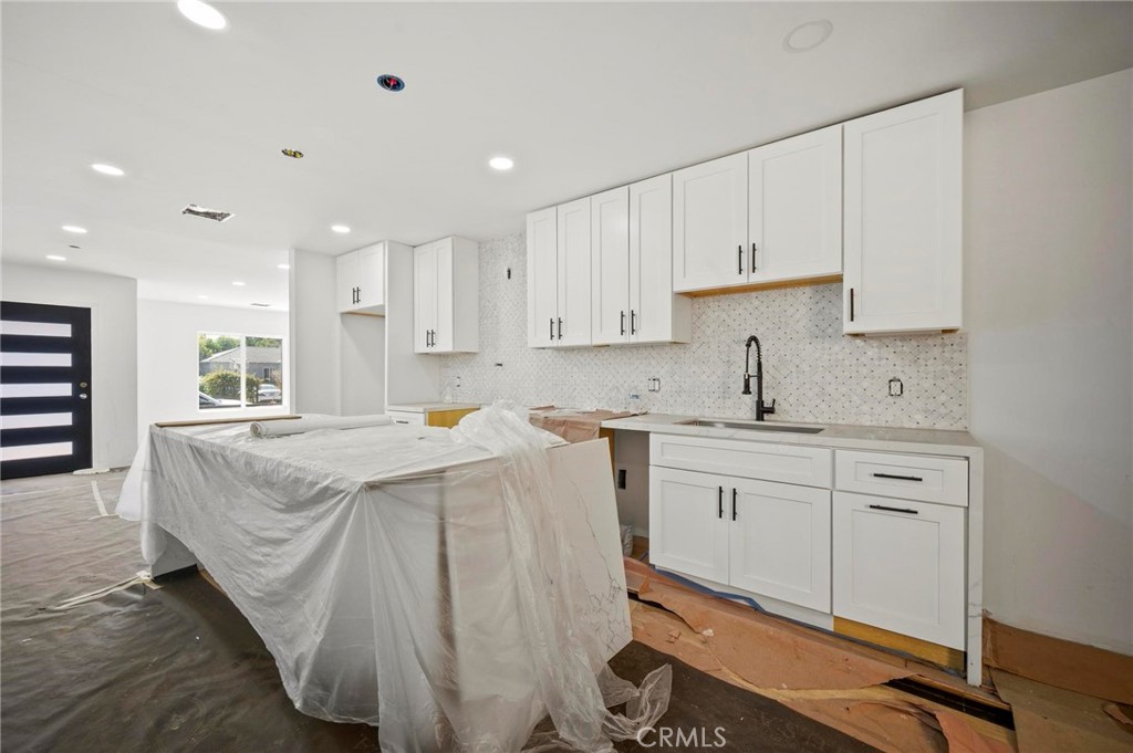 5776 Hesperia Avenue Property Photo 3
