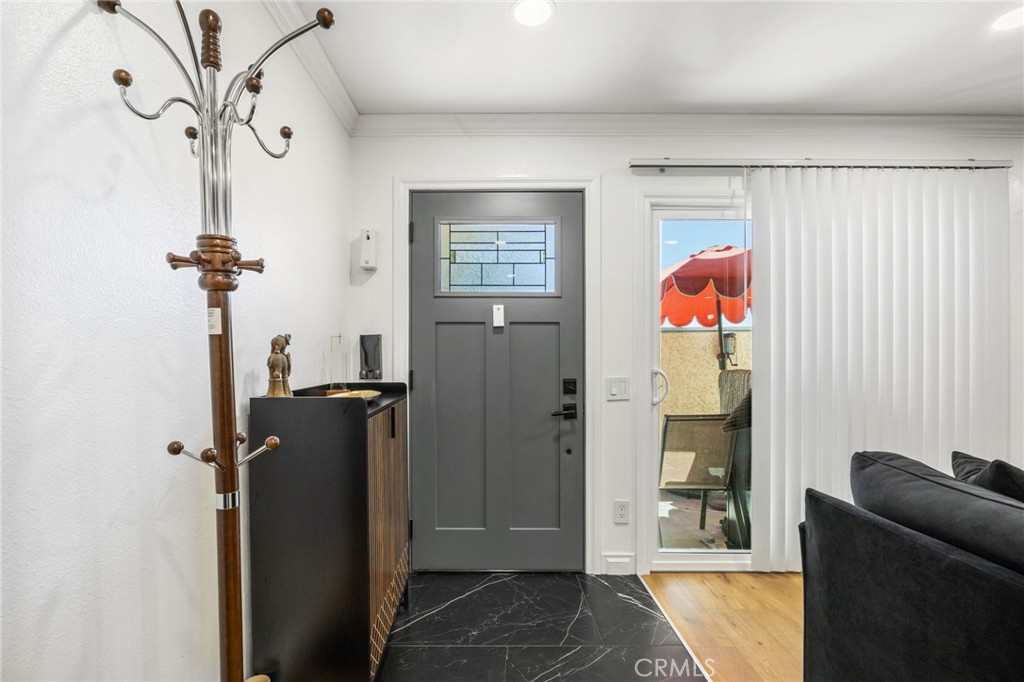 18209 Sierra 93 Property Photo 6