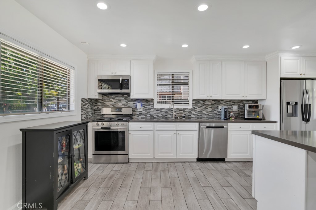 22641 Sherman Way Property Photo 11