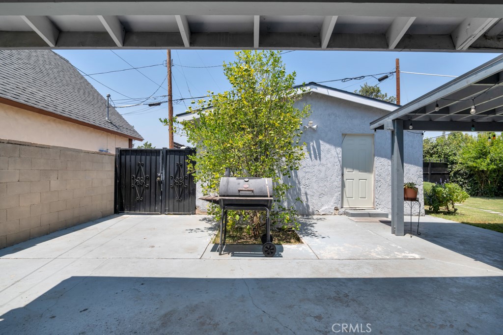 22641 Sherman Way Property Photo 28