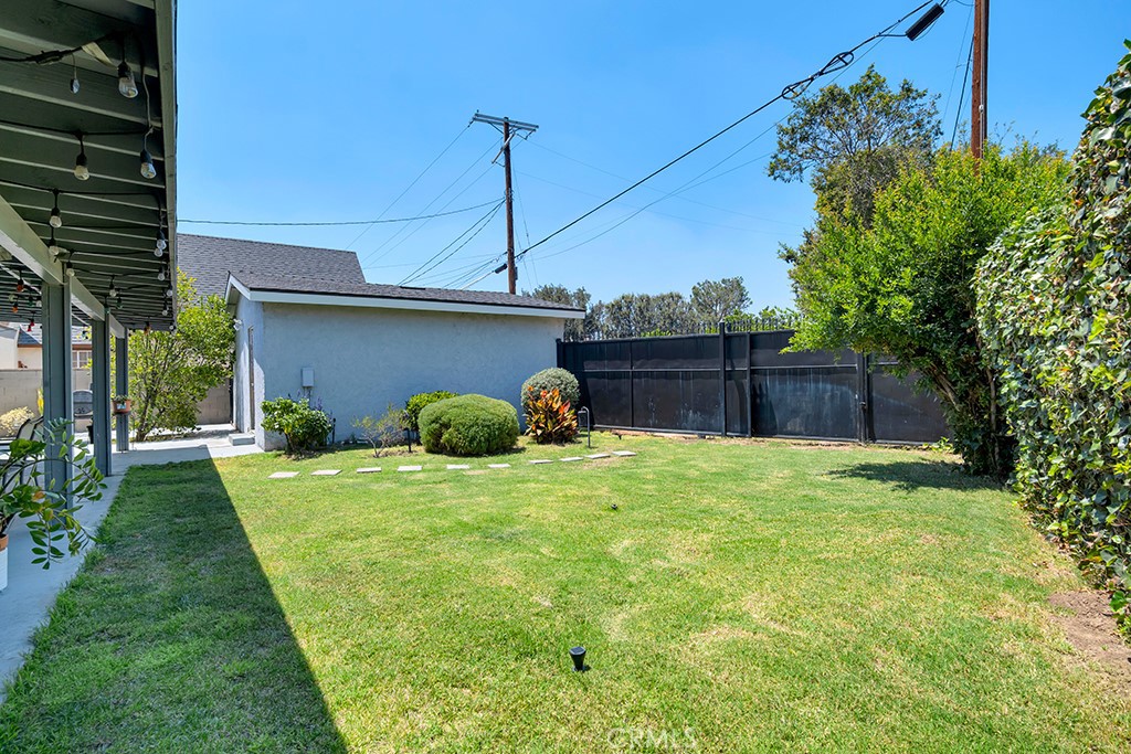 22641 Sherman Way Property Photo 32