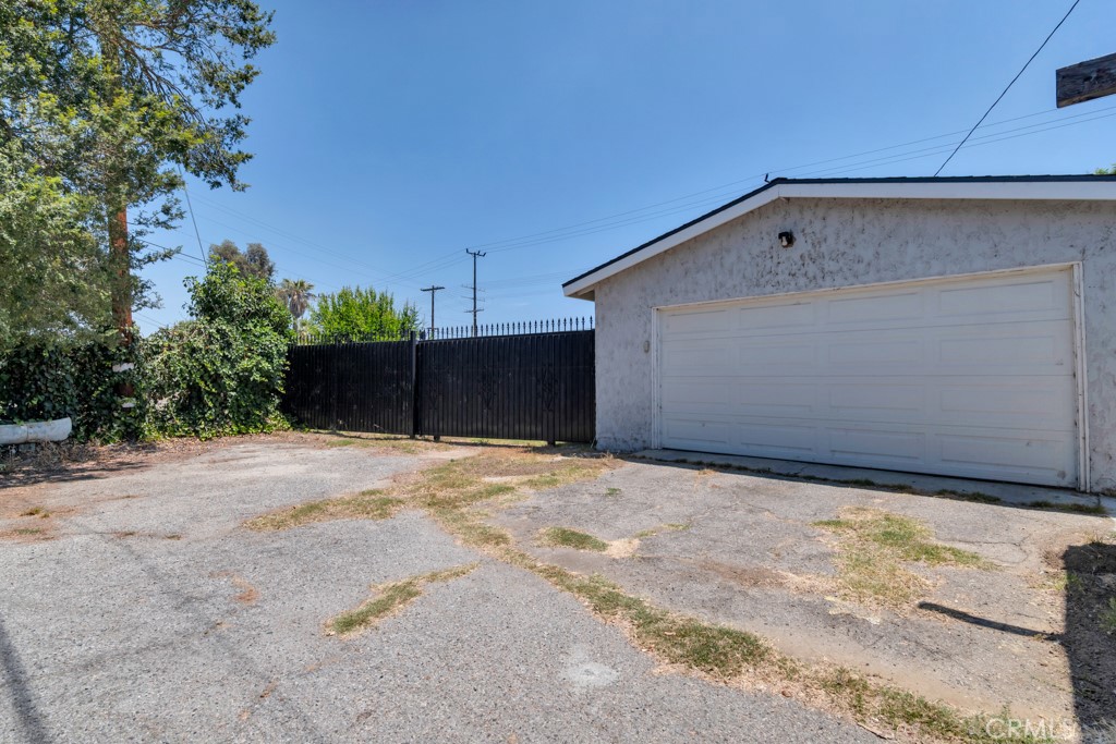 22641 Sherman Way Property Photo 37