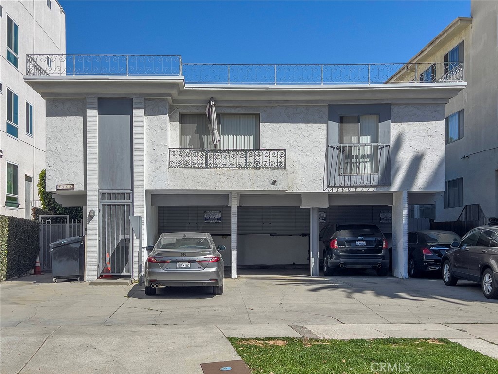 2036 S Bentley Property Photo 1