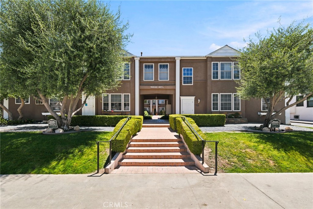 15034 1/4 Dickens Property Photo 1