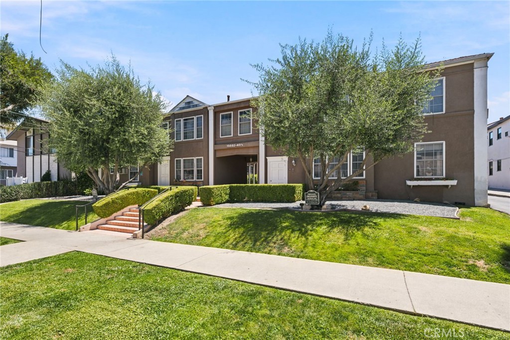 15034 1/4 Dickens Property Photo 5